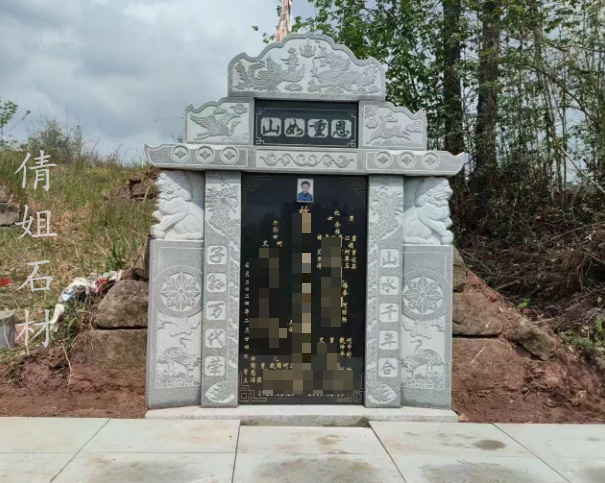 青石墓碑